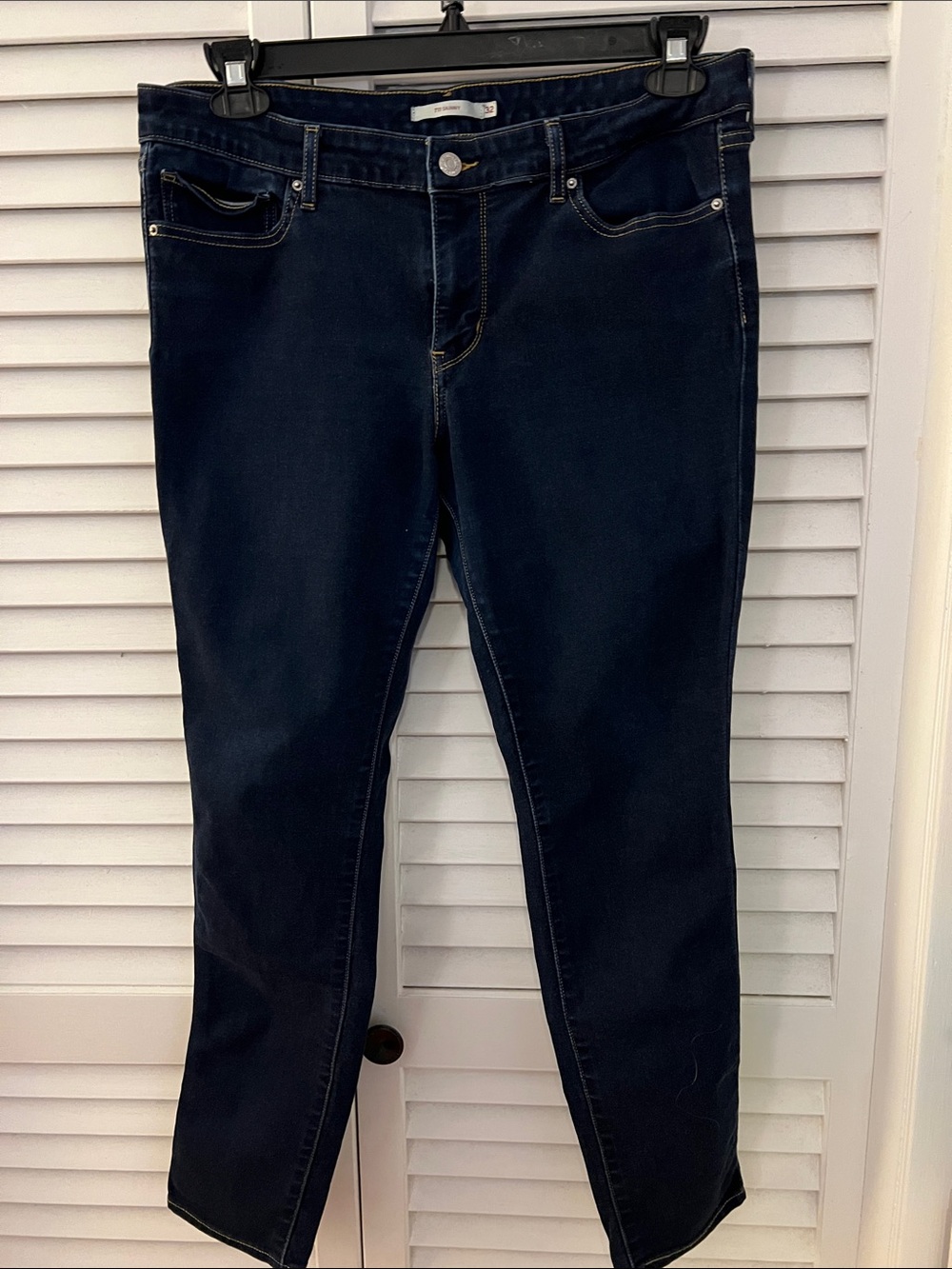 Levi’s dark wash 711 skinny size 32 jeans